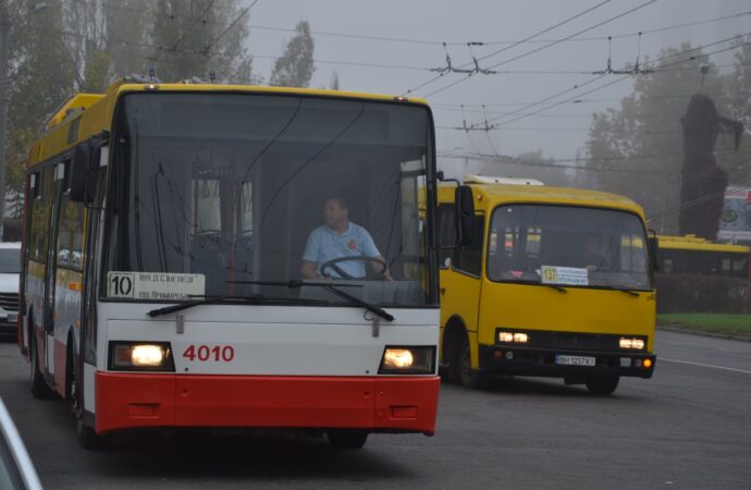 В Одесі в обхід обвалу на Торговій тимчасово запустять електробус