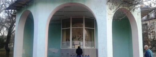 Бювет в Михайловском сквере обокрали и сожгли: когда смогут восстановить работу