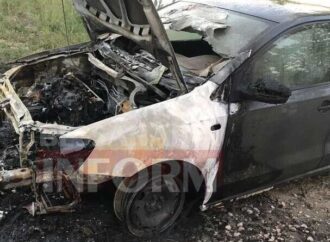На Одещині двоє невідомих підпалили автівку блогера (відео)