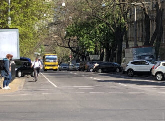 В Одессе начали обустраивать велодорожки на автомагистралях (фото)