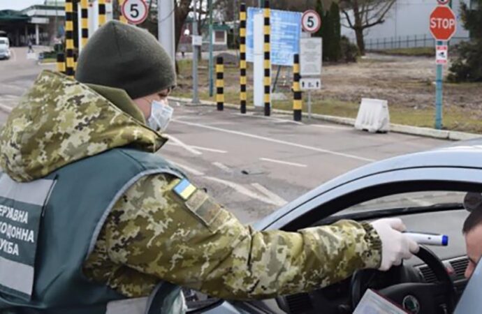 Українцям можуть дозволити виїжджати за кордон – на яких умовах?