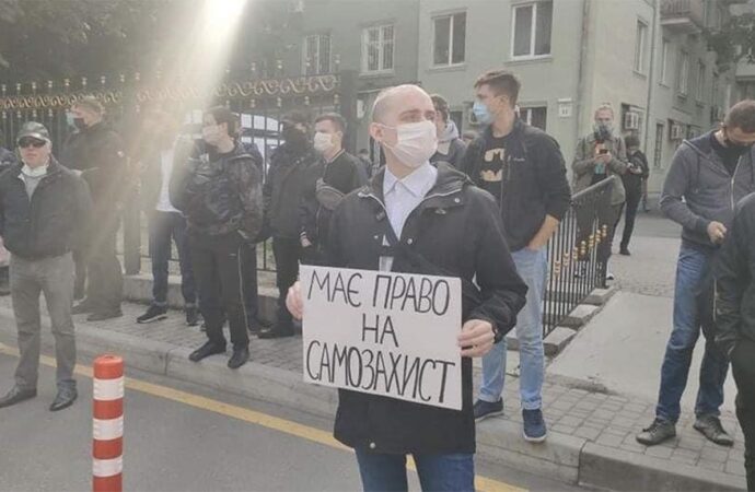 В Киеве к зданию СБУ поддержать Стерненко пришли около 300 человек (прямой эфир)