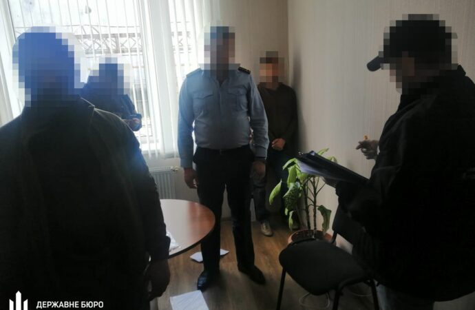 В Одессе на взятке задержали одного из руководителей таможни (фото)