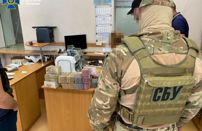 Выводили деньги в Россию: в Одессе разоблачили крупный конвертцентр (фото)