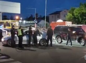 Загрожує спецінтернат: у поліції розповіли деталі затримання 12-річного водія BMW (відео)