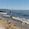 Мало людей и много водорослей: как отдыхается на пляже Лузановка?
