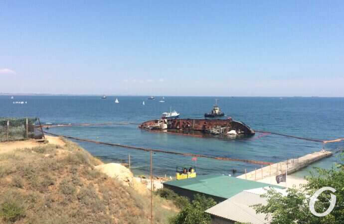 В Одессе началась очередная попытка поднять танкер Delfi — прямая трансляция (видео)
