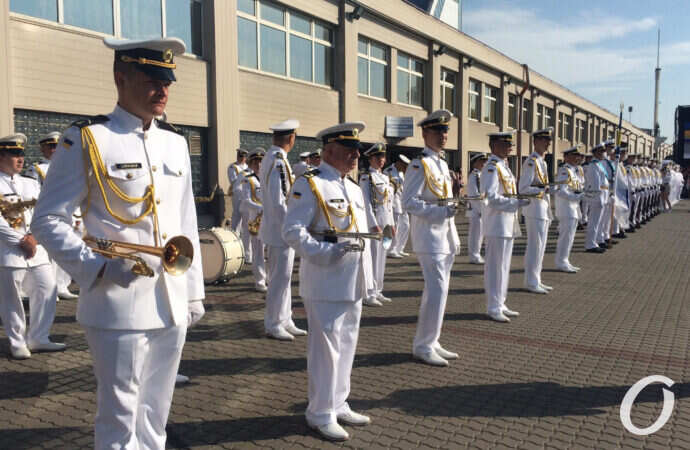 В Одессе стартовал военно-морской парад (видео, фото)