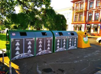 Для органіки та інших відходів: в Одесі встановили бокси для сміттєвих контейнерів (фото)