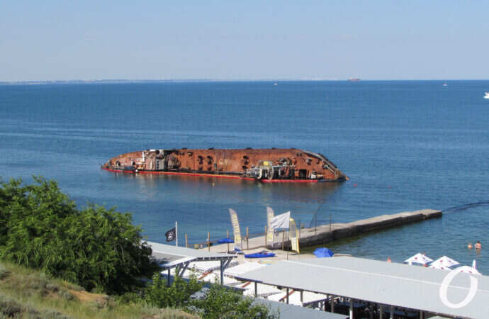 В Одесі біля танкера «Delfi» стався черговий витік забруднюючих речовин