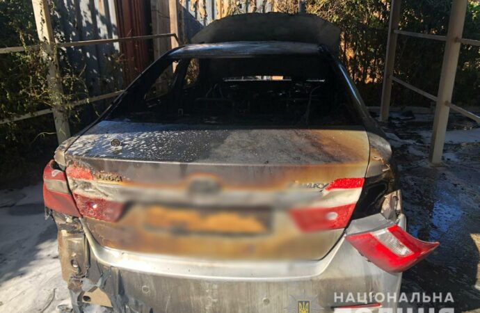 У Чорноморську підпалили автомобіль (фото)