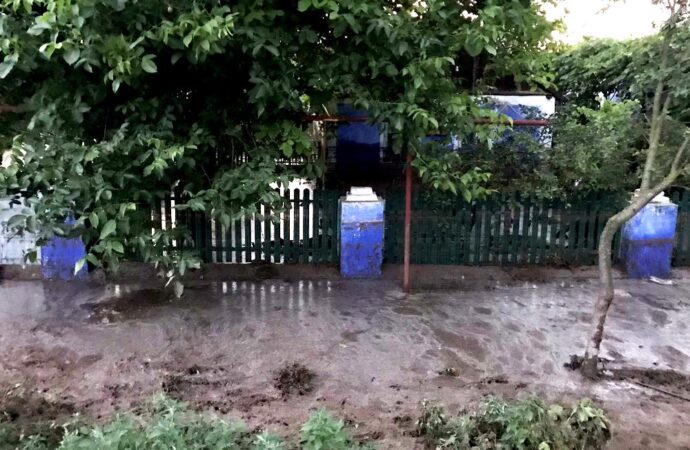 В Одесской области дожди затопили частные усадьбы (фото)  