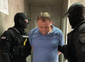 В Одесской области на взятках поймали сразу троих таможенников