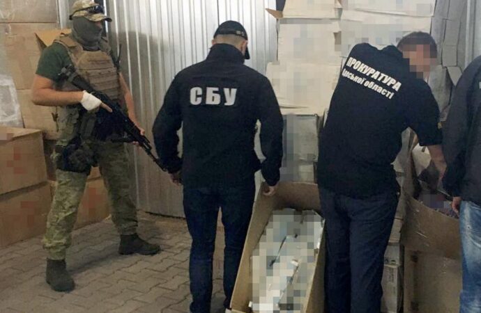 В Одесской области наладили масштабную контрабанду сигарет (фото)