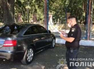 В Одессе забросали гранатами машину общественного активиста (фото)