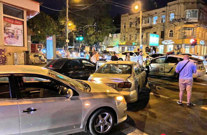 Машина патрульной полиции попала в ДТП в Одессе — подробности