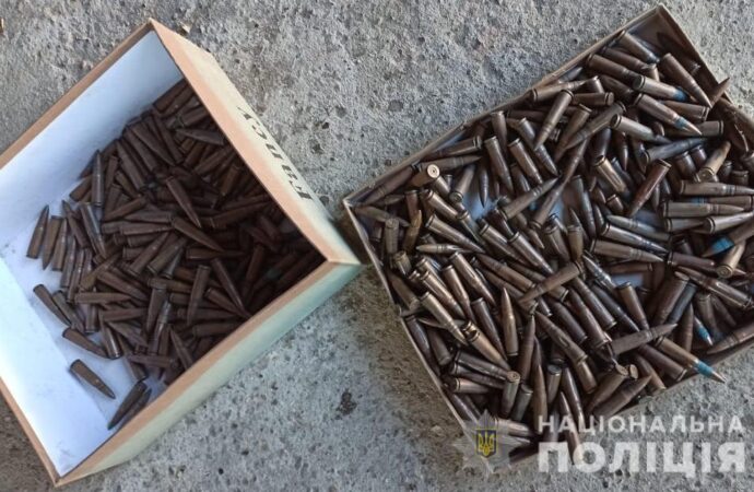 В Одесской области военный торговал гранатами и патронами