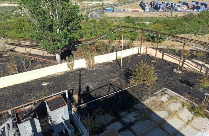 В Одесі поблизу непрацюючого нафтопереробного заводу сталася пожежа