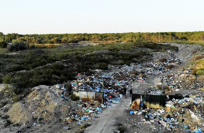 Экологическая опасность: возле Вилково скапливаются горы мусора
