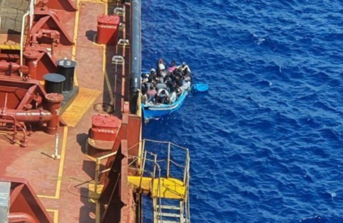 Капитан из Одессы спас беженцев в Средиземном море (фото)