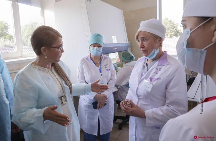 Юлия Тимошенко посетила ГУ «Одесский областной лабораторный центр МОЗ Украины»