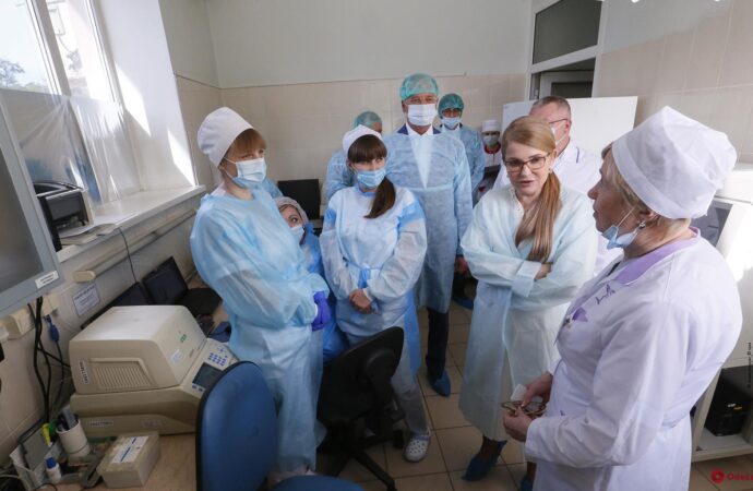 Юлия Тимошенко посетила ГУ «Одесский областной лабораторный центр МОЗ Украины»