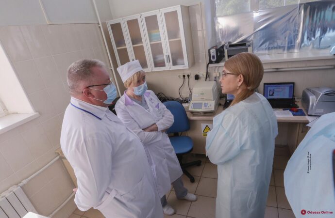 Юлия Тимошенко посетила ГУ «Одесский областной лабораторный центр МОЗ Украины»