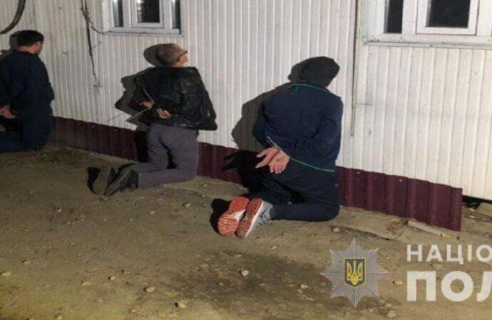 Грабили банкоматы: в Одесской области полиция поймала банду иностранцев (видео)