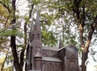 В Одессе установили памятник варварски уничтоженному храму (фото)