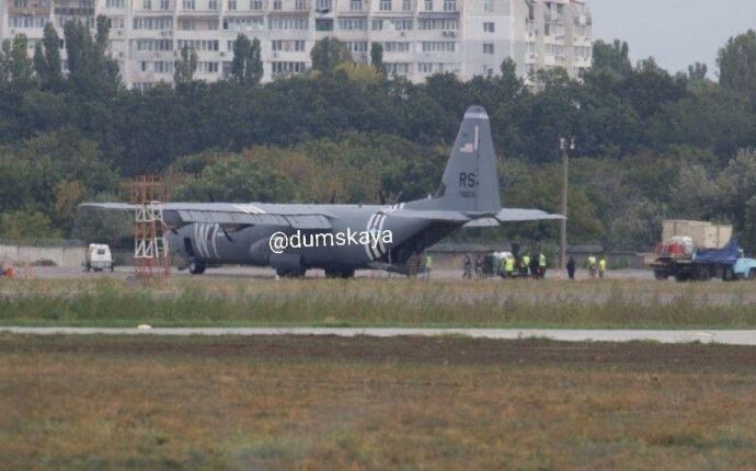 В аэропорту Одессы экстренно сел американский военный самолет