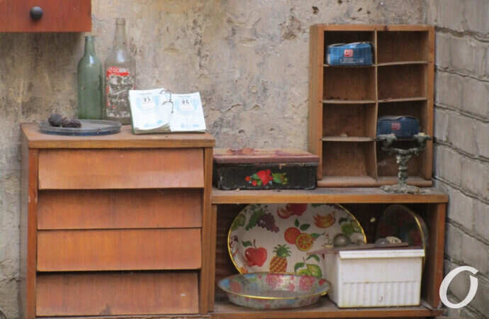 одесский дворик, комод