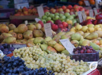 Цены на одесских рынках: почем помидоры, яблоки и хурма? (фото)