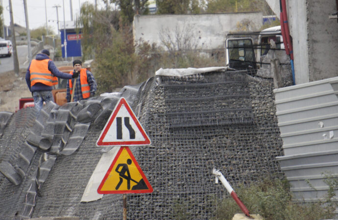 на месте стройки моста