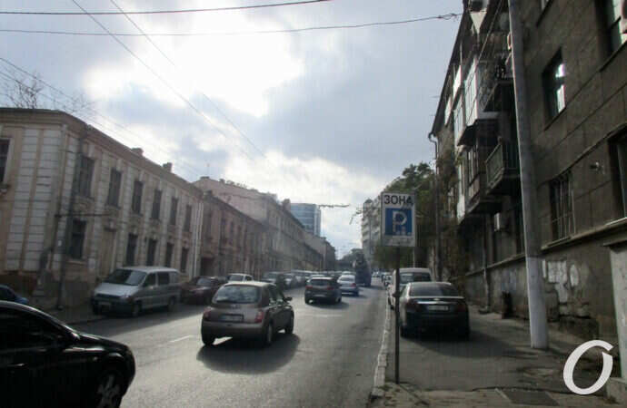 Польский спуск, машины едут