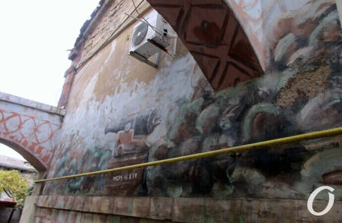 роспись во дворе в Одессе