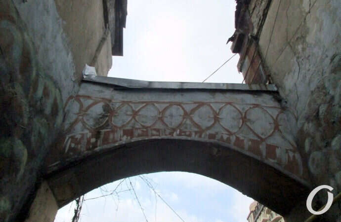 одесский двор, арка