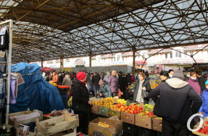 на Привозе торгуют и в карантин