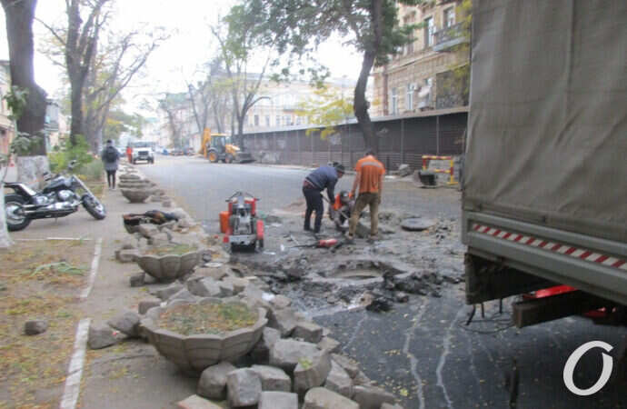 на Торговой ремонтируют теплотрассу