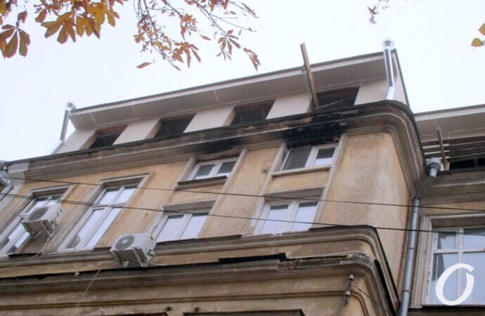 В одесском доме-памятнике истории растет незаконная мансарда (фото)