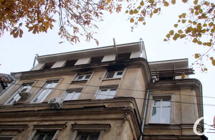 строят мансанду на историческом здании