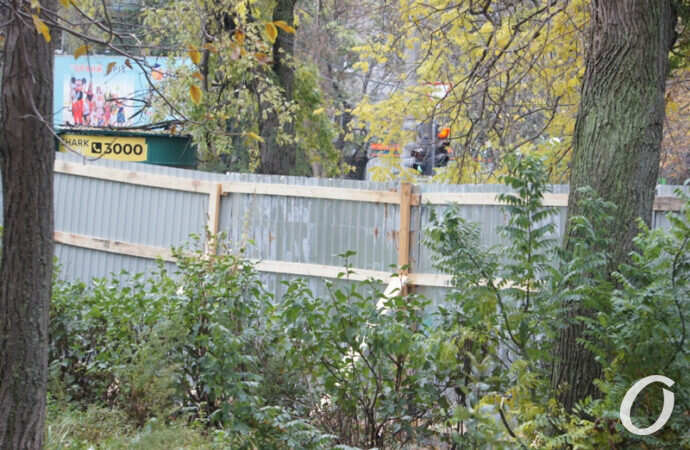 забор на улице Академической