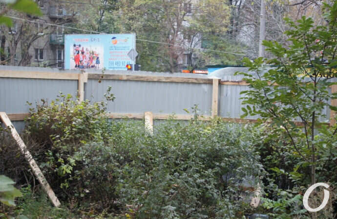 Академическая, забор