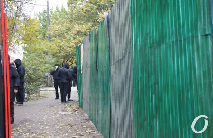 забор на Академической