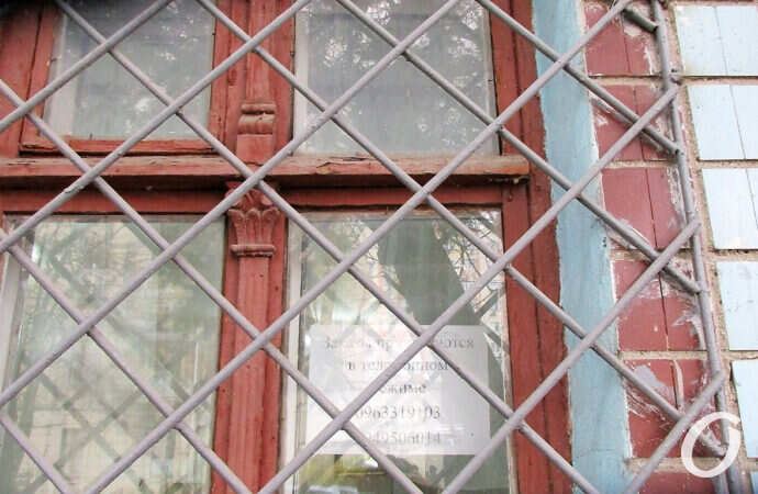 зеркальный завод, окно