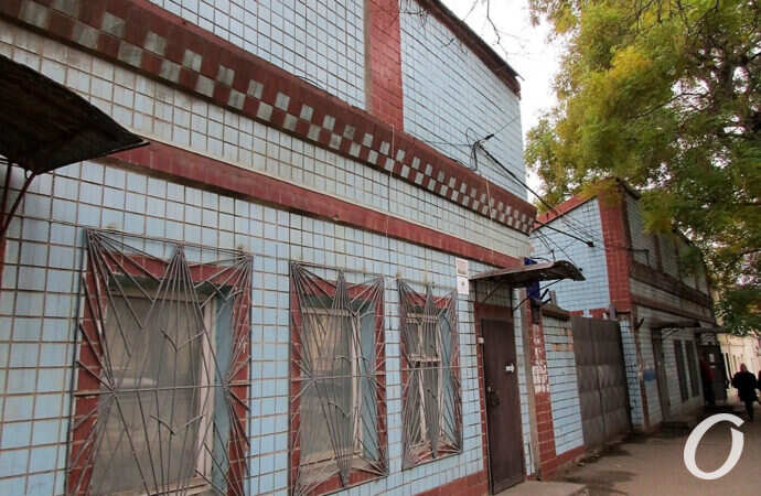 здание зеркального завода