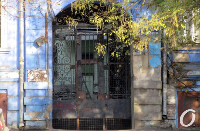 ворота дома на Мясоедовской