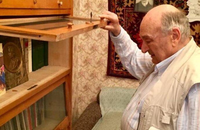 Жванецкий в доме мамы