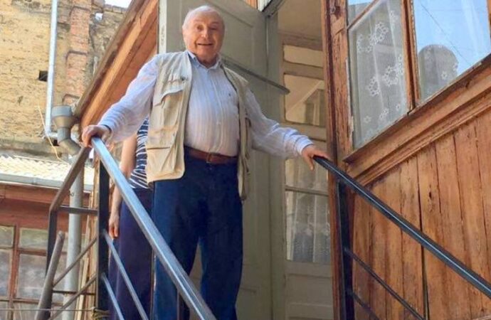 Жванецкий в Одессе, в доме мамы