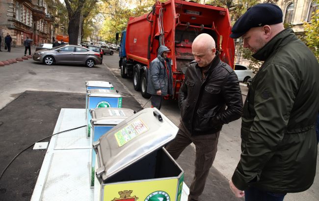 Труханов: в Одессе продолжается проект по установке подземных контейнеров для сбора ТБО
