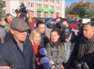 Труханов встретился с бизнесменами на акции против карантина и пообещал решить ситуацию